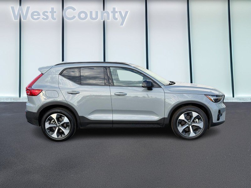 Used 2026 Volvo XC40 B5 Plus AWD/4WD image 2
