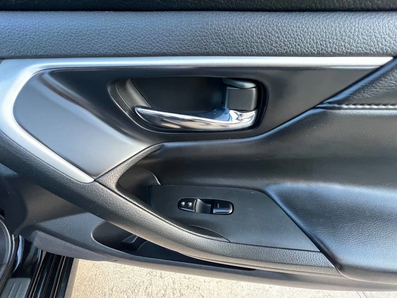 Used 2015 Nissan Altima 2.5 S w/ Special Edition Package FWD image 12