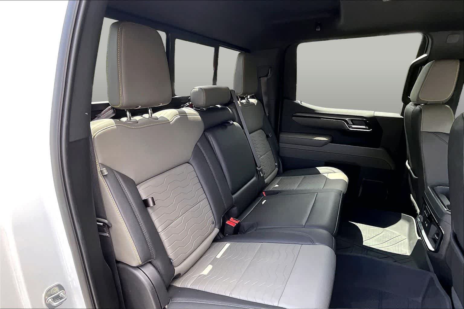 Used 2022 Chevrolet Silverado 1500 ZR2 w/ Technology Package AWD/4WD image 26