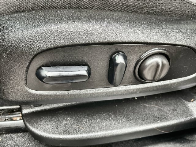 Used 2018 Chevrolet Equinox LT FWD image 23
