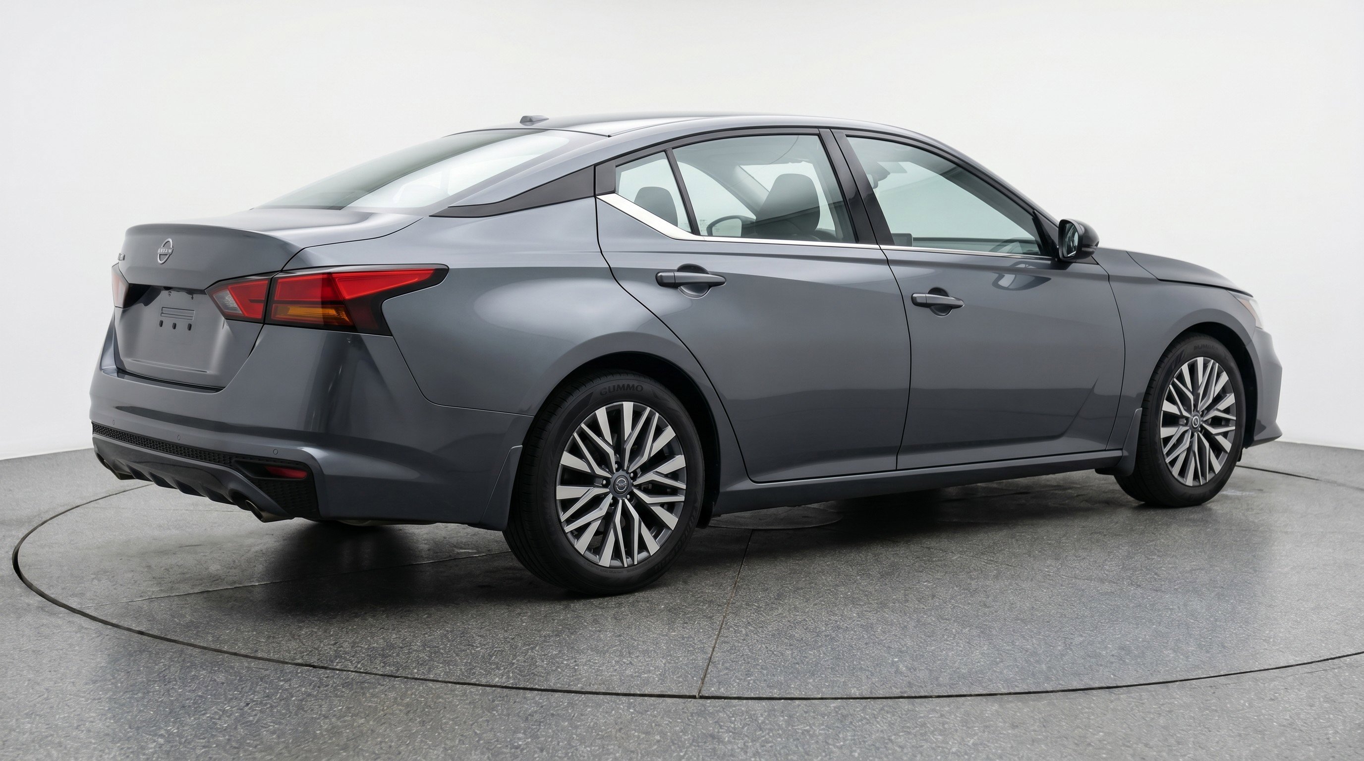 Used 2025 Nissan Altima 2.5 SV FWD image 9