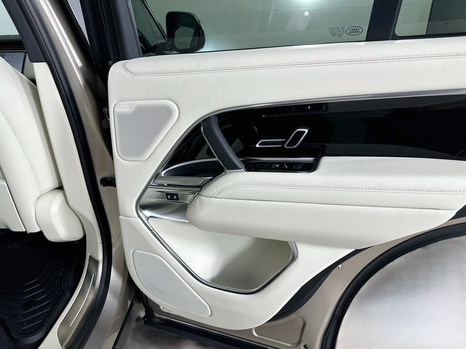 New 2027 Land Rover Range Rover SE AWD/4WD image 44