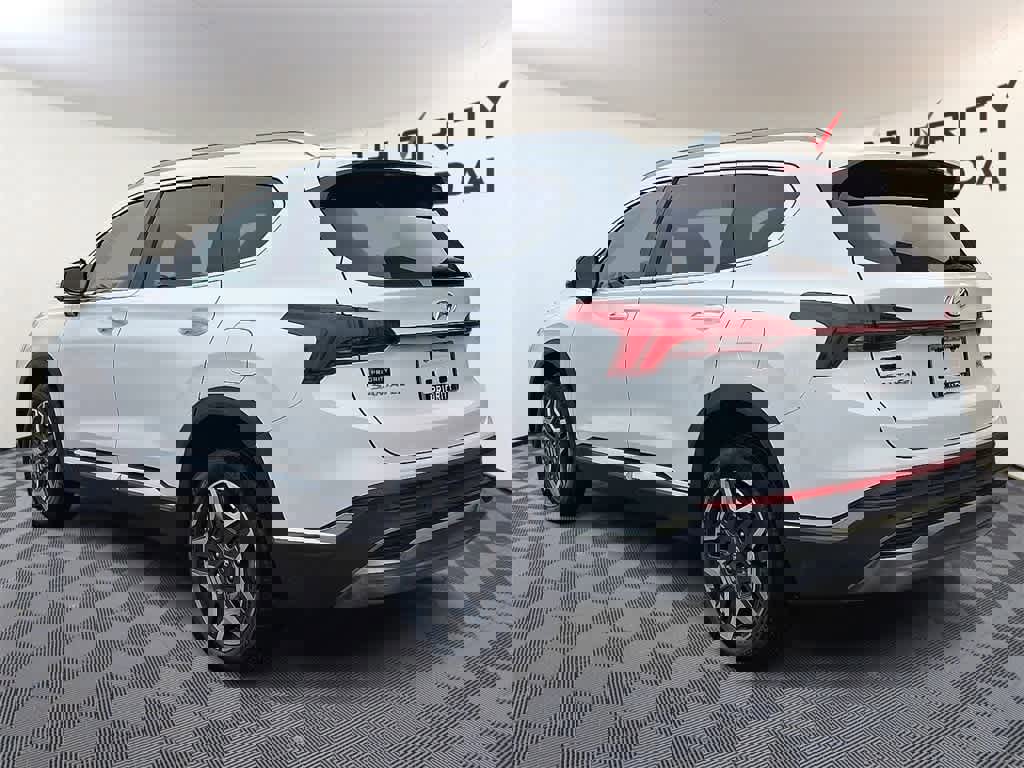 Used 2023 Hyundai Santa Fe SEL Premium image 6