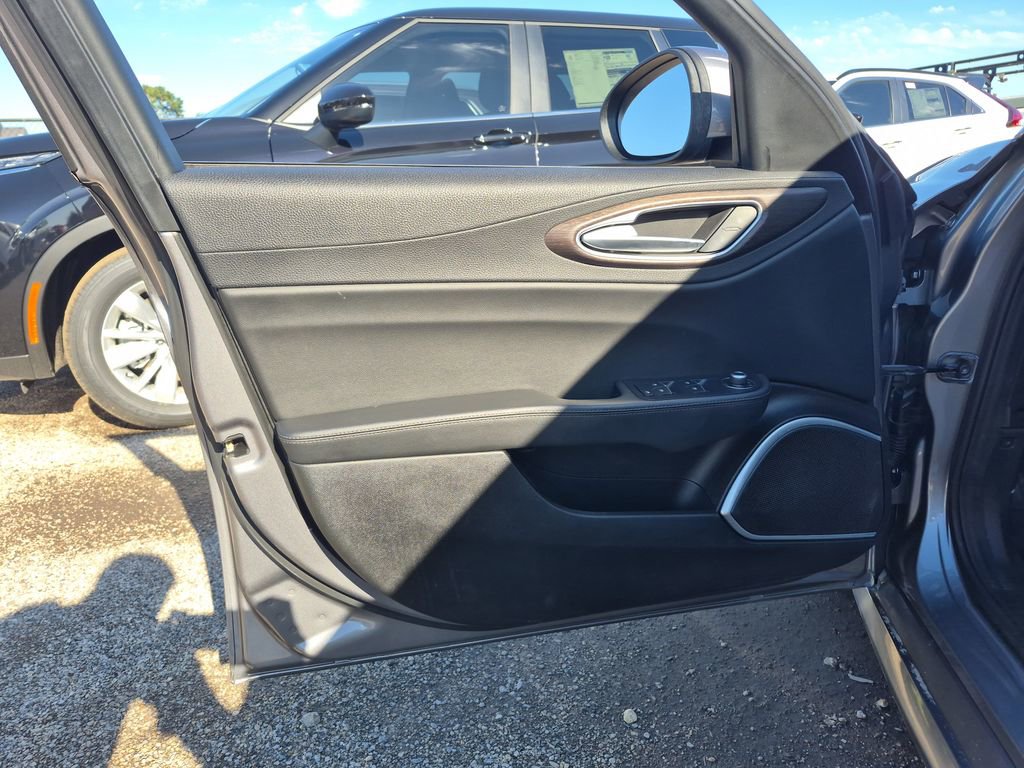 Used 2021 Alfa Romeo Giulia Ti image 17