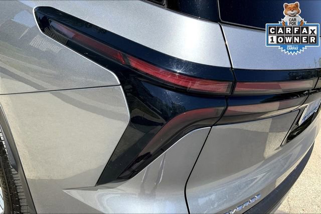 Used 2024 Chevrolet Traverse LT image 30