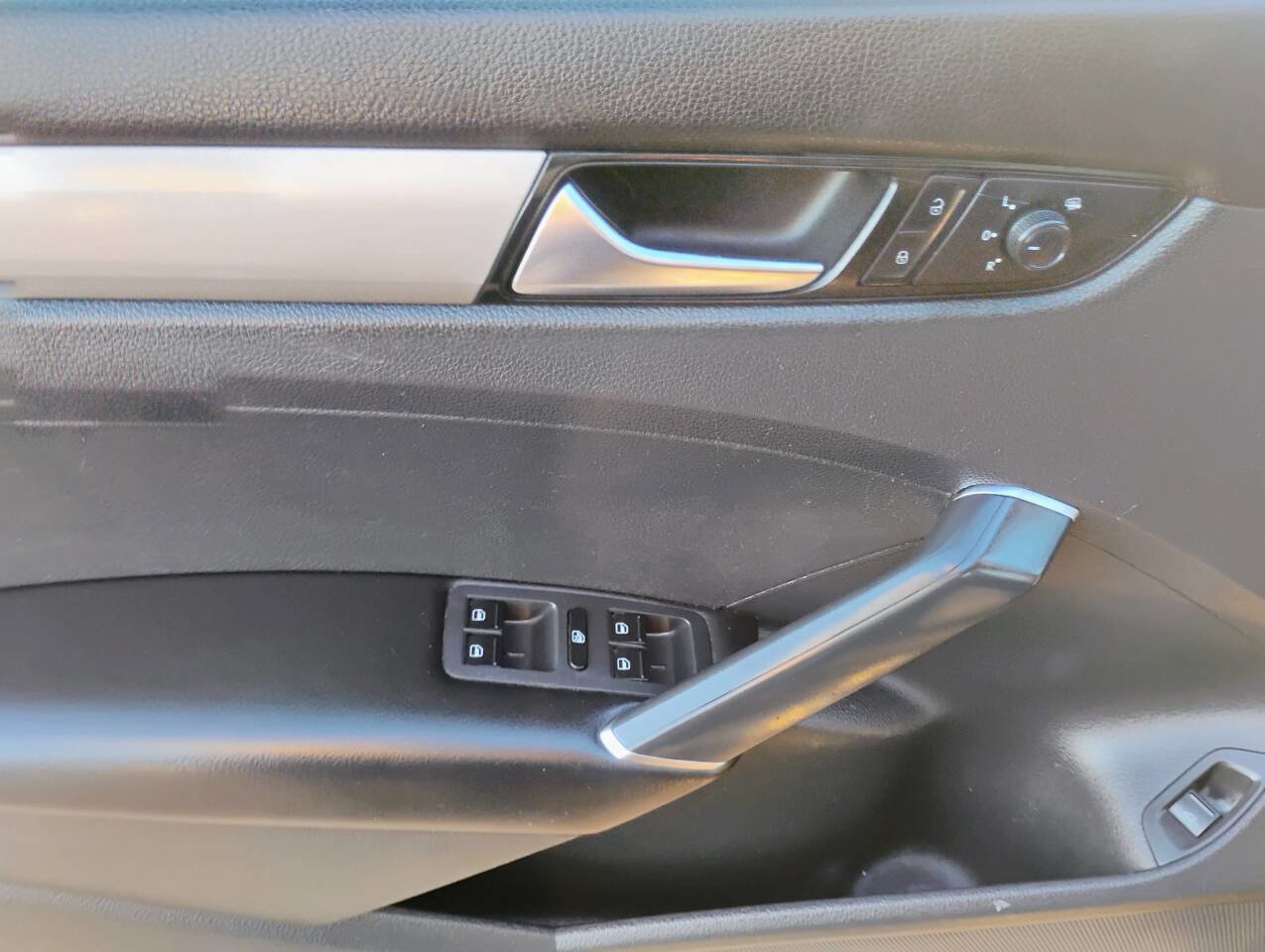 Used 2020 Volkswagen Passat 2.0T S image 21