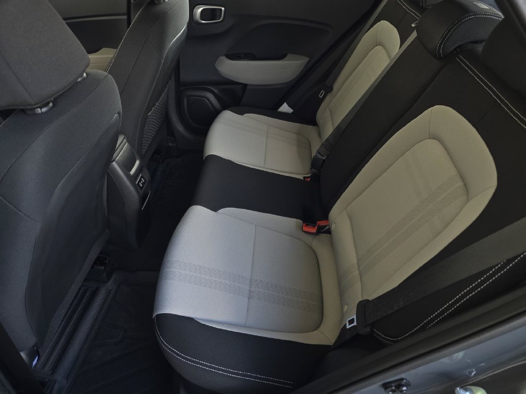 Used 2026 Hyundai Venue SEL FWD image 29