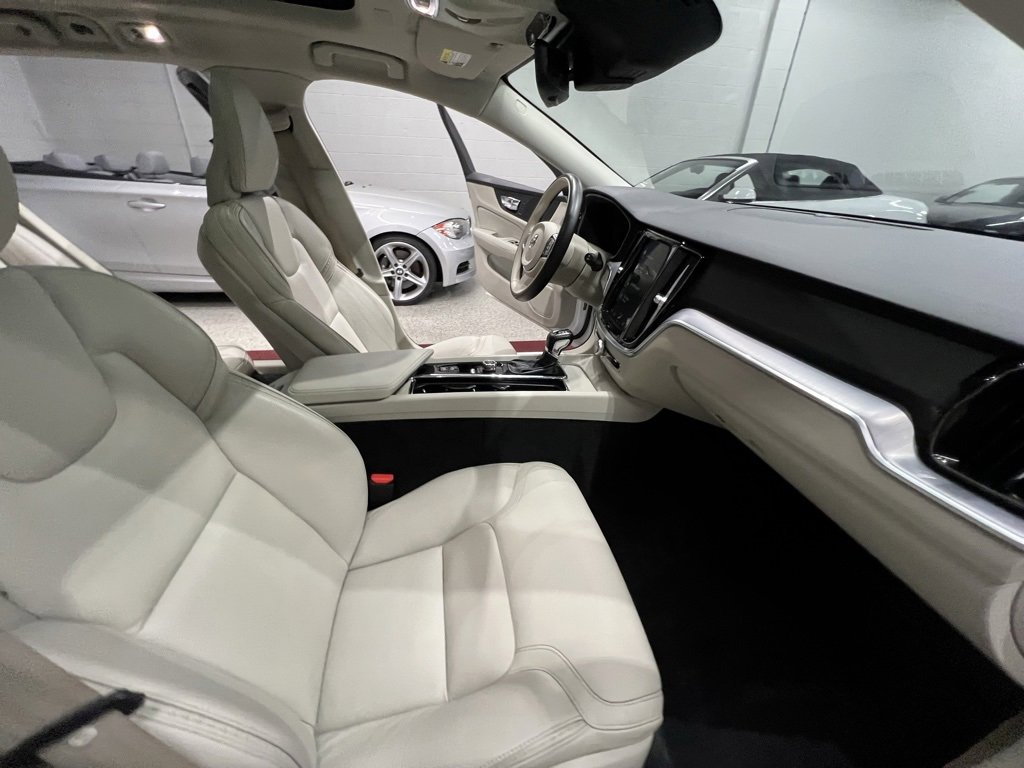 Used 2020 Volvo V60 T5 Cross Country w/ Protection Package Premier image 40