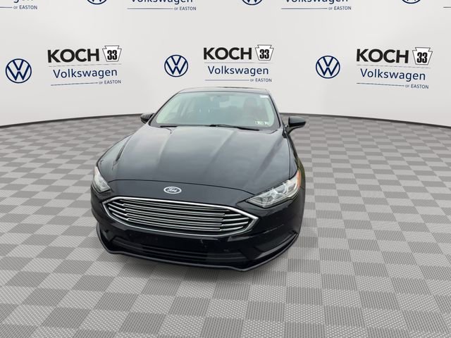 Used 2018 Ford Fusion SE w/ Fusion SE Technology Package image 3
