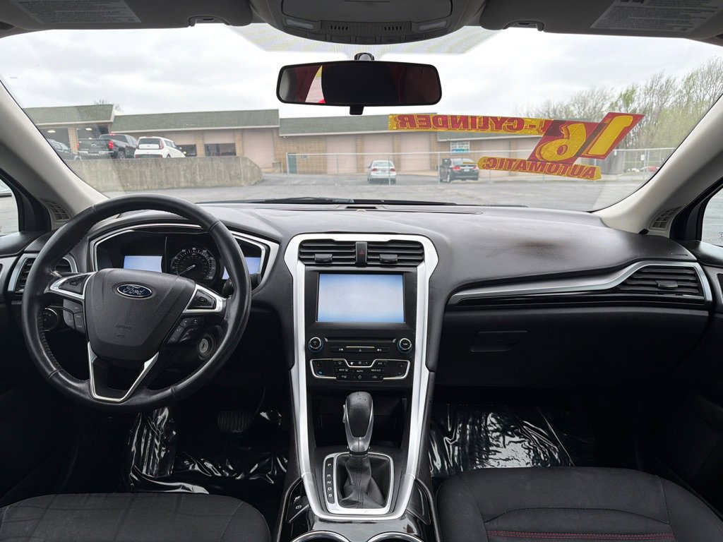 Used 2016 Ford Fusion SE image 13