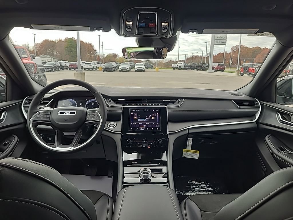 New 2025 Jeep Grand Cherokee 4WD image 9