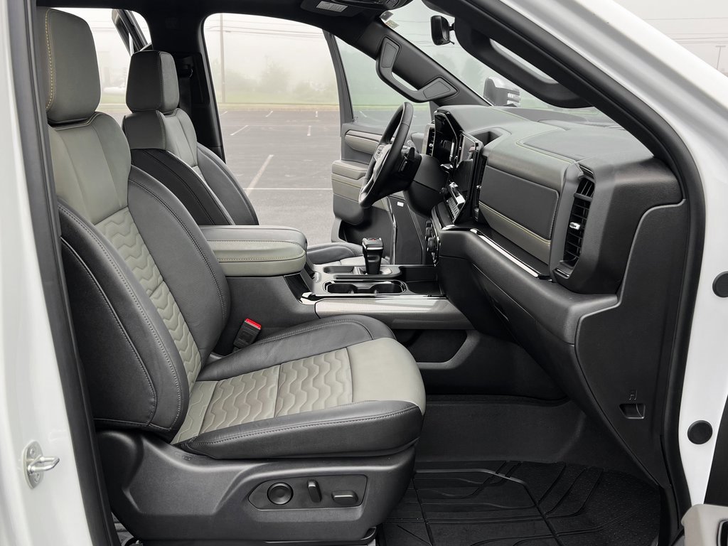 Used 2024 Chevrolet Silverado 1500 ZR2 image 21