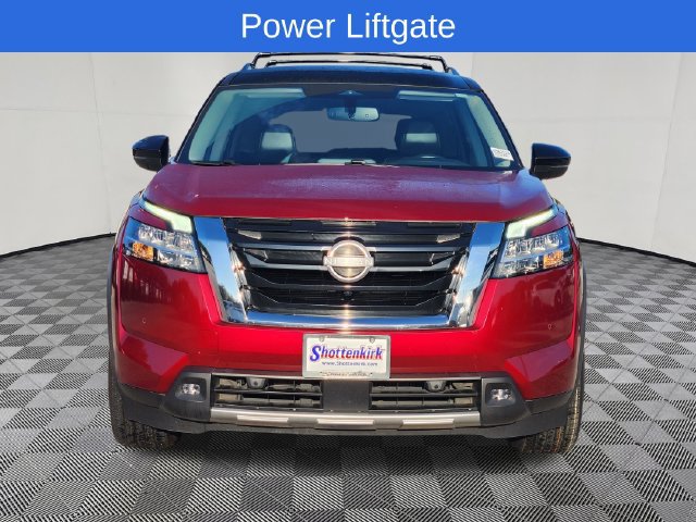 Used 2022 Nissan Pathfinder SL FWD image 2