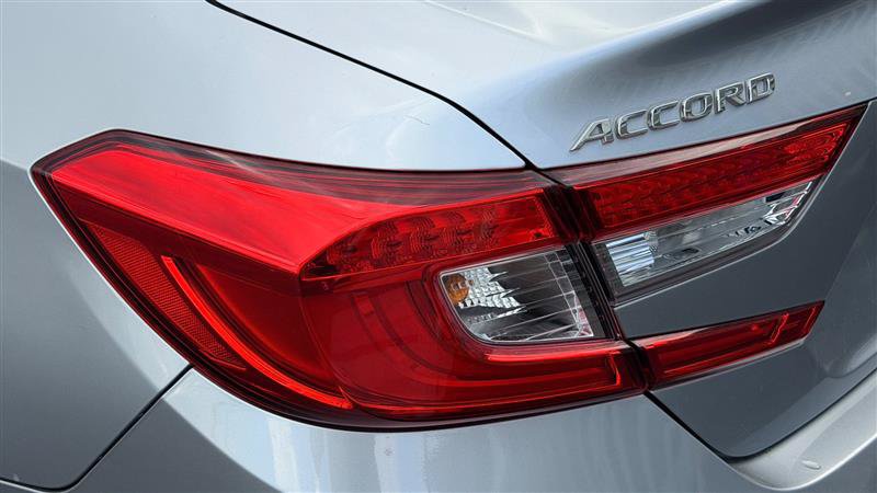 Used 2018 Honda Accord Touring image 13