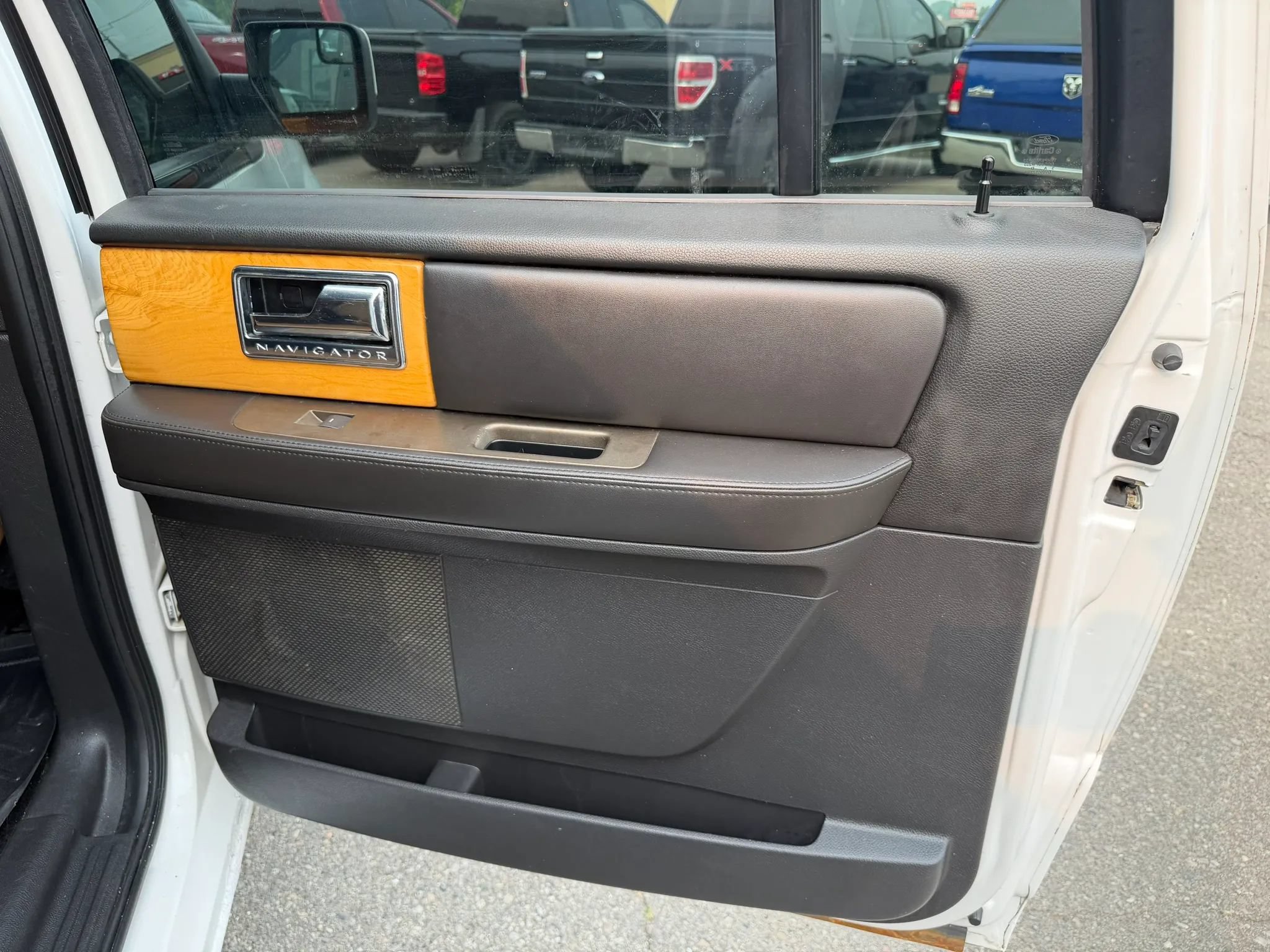Used 2014 Lincoln Navigator L 4WD w/ Equipment Group 101A image 35