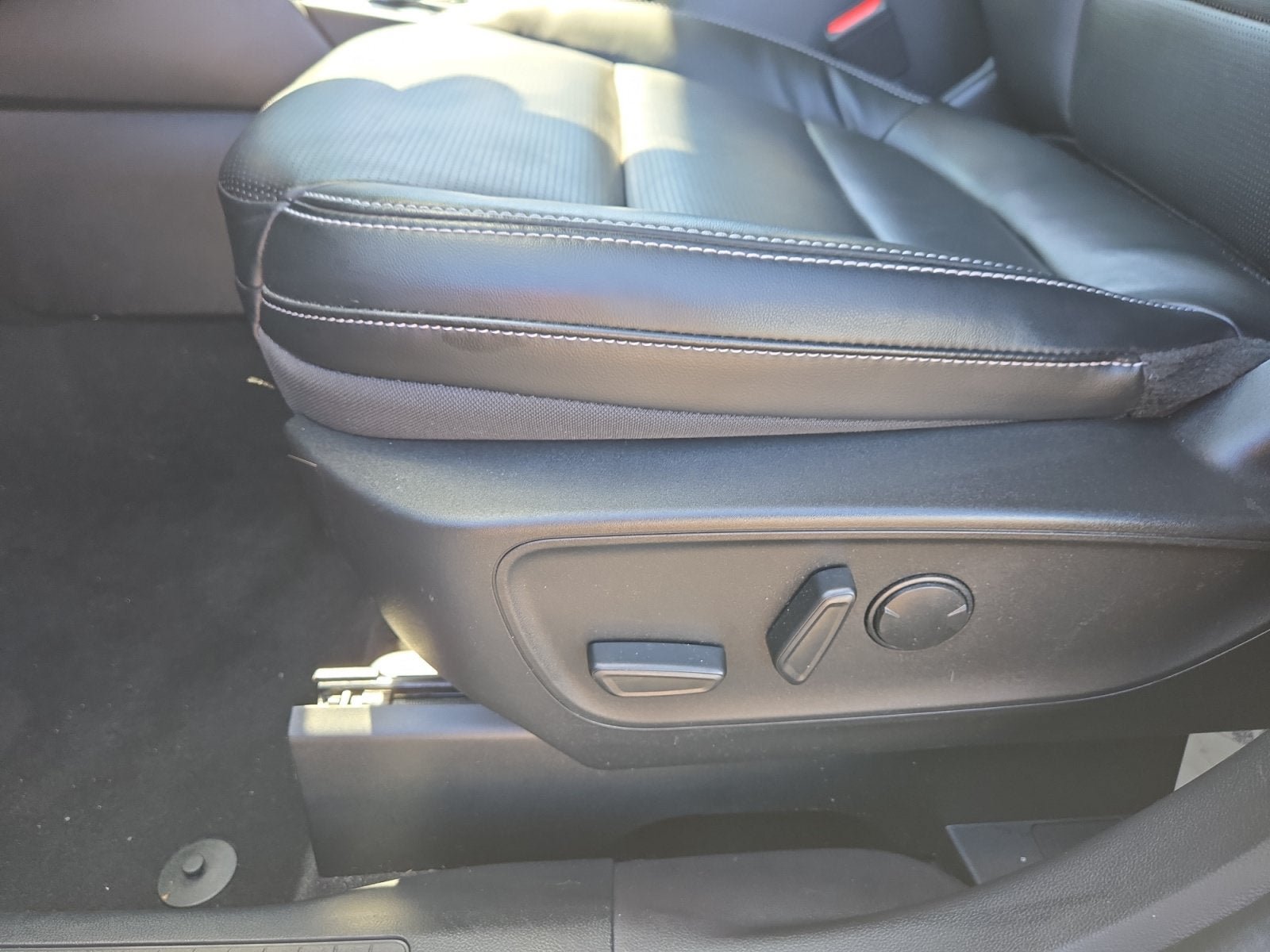 Used 2023 Ford Escape Platinum AWD/4WD image 12