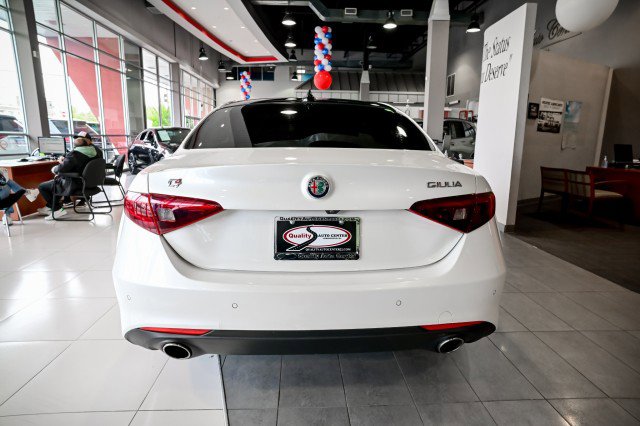 Used 2020 Alfa Romeo Giulia Ti AWD/4WD image 6