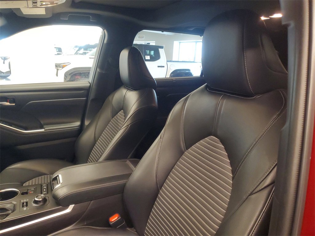 Used 2022 Toyota Highlander XSE image 18