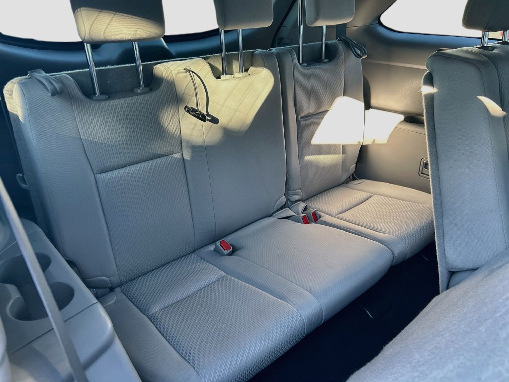 Used 2016 Toyota Highlander LE AWD/4WD image 25