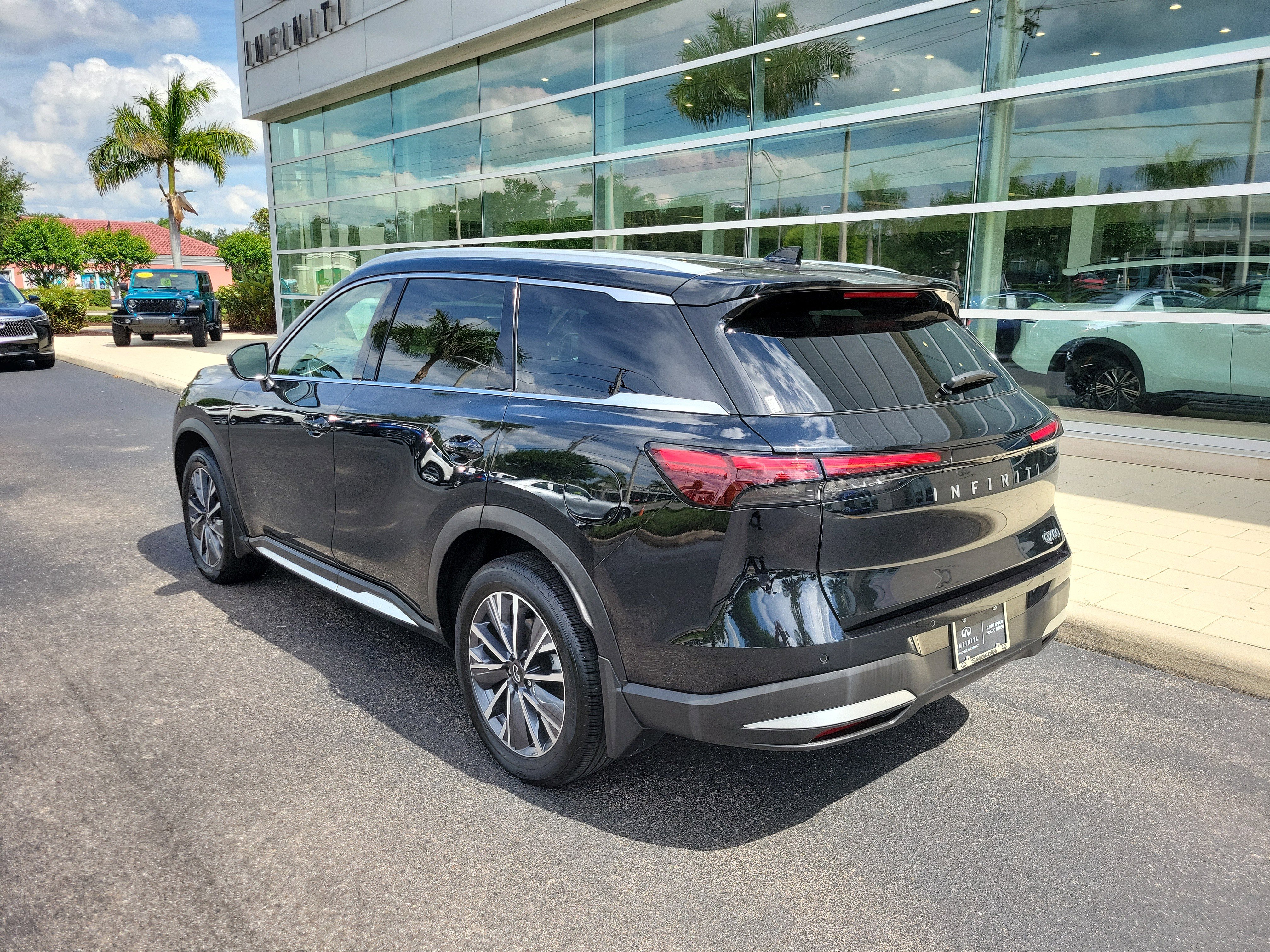 Certified 2026 INFINITI QX60 Luxe w/ Cargo Package FWD image 6