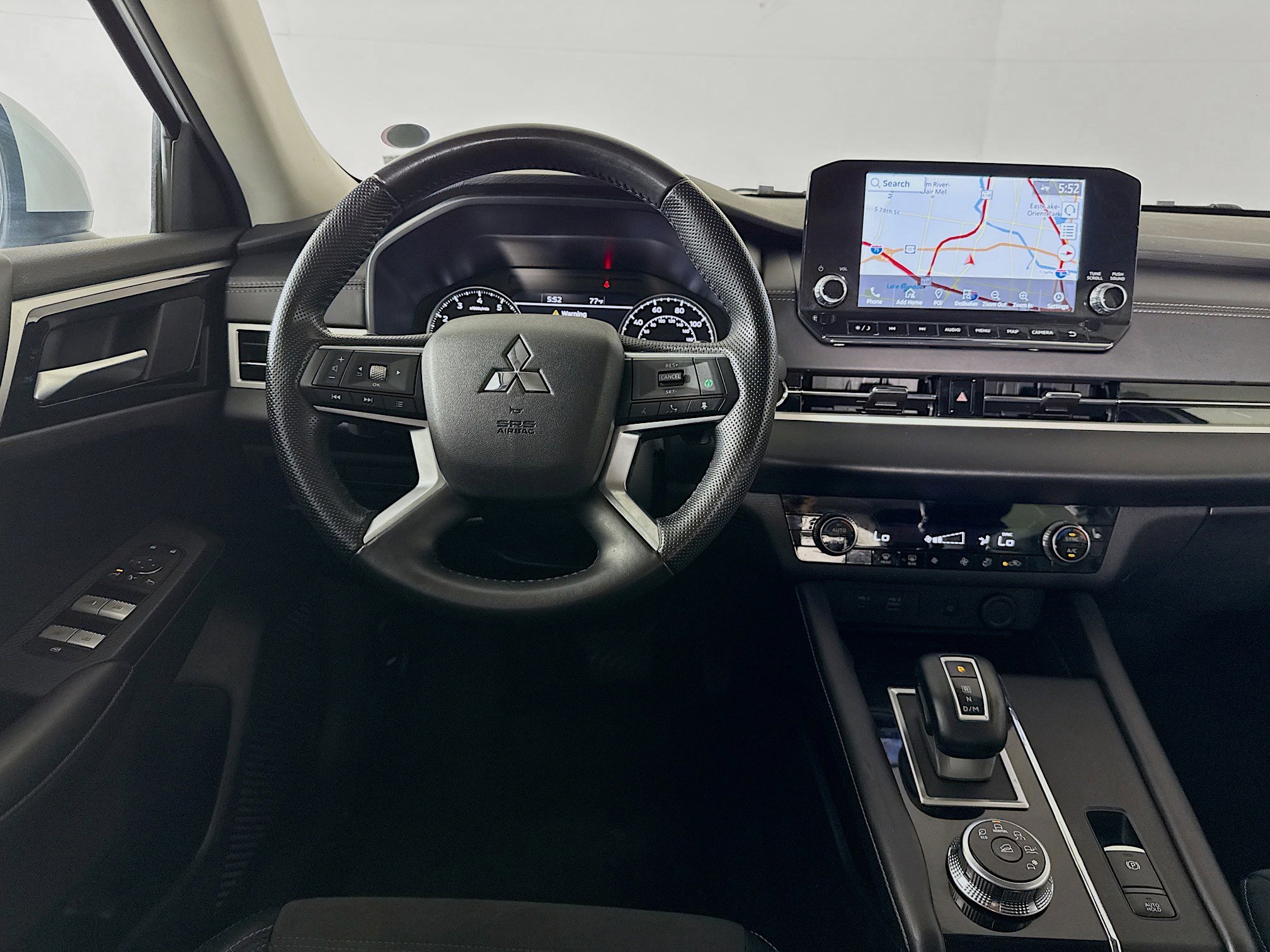 Used 2024 Mitsubishi Outlander SE Black Edition FWD image 27