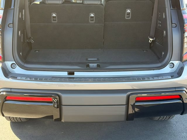 New 2026 Nissan Armada PRO-4X w/ Captain's Chari Seat Package AWD/4WD image 4