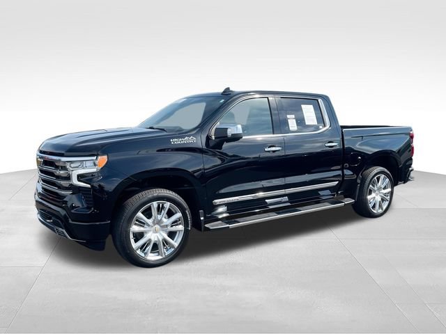 Used 2025 Chevrolet Silverado 1500 High Country w/ High Country Premium Package AWD/4WD video 4