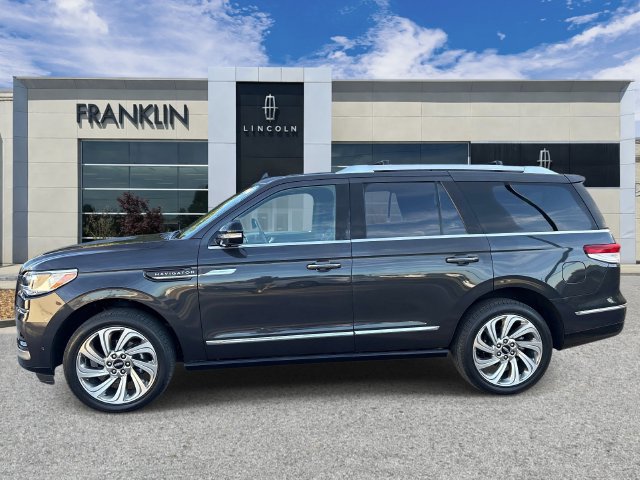 Used 2024 Lincoln Navigator Reserve AWD/4WD image 4