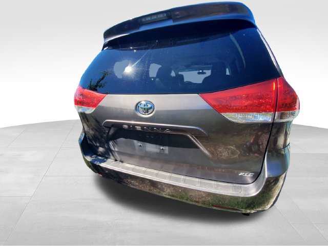 Used 2011 Toyota Sienna XLE FWD image 4