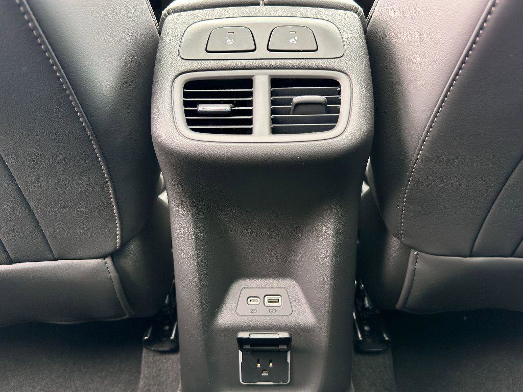 Used 2023 Buick Envision Avenir image 32