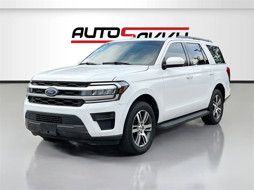Used 2024 Ford Expedition XLT image 3