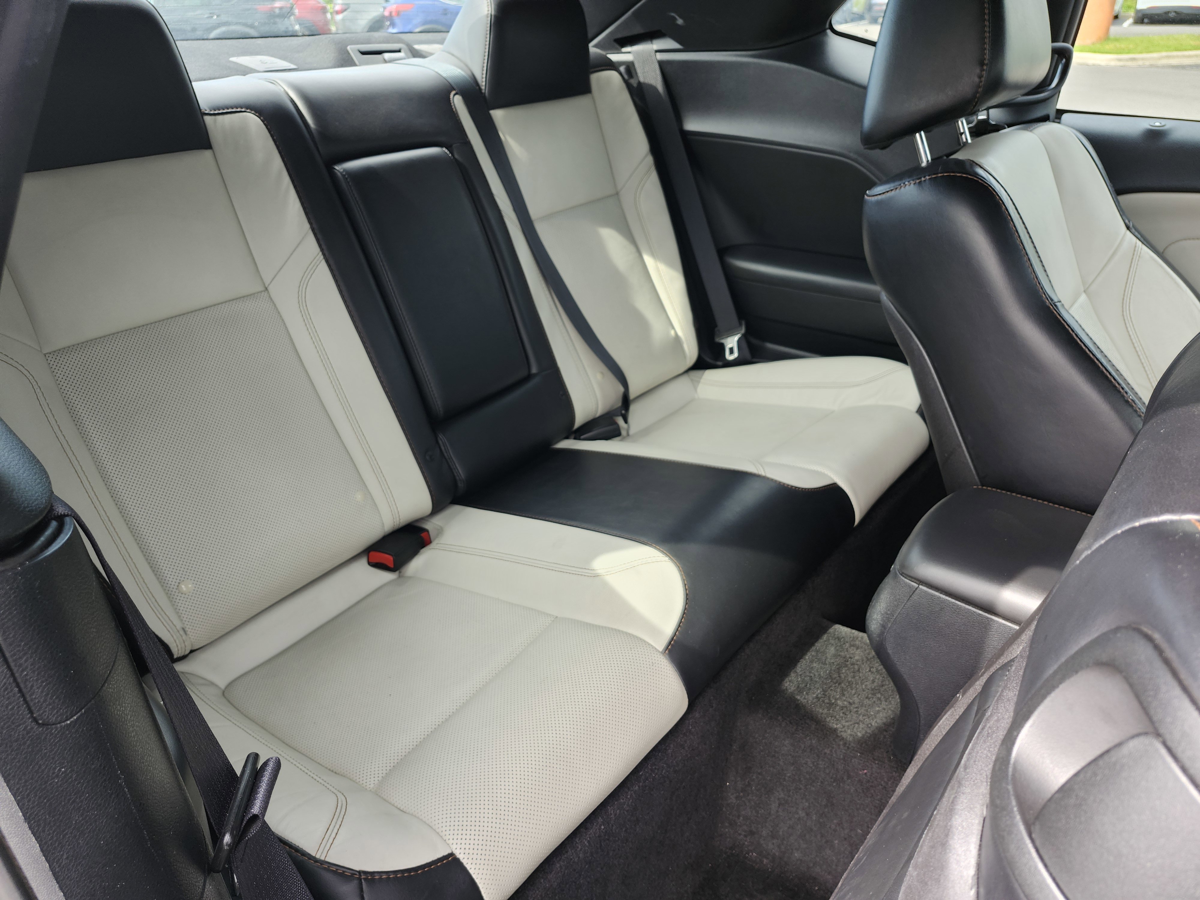 Used 2015 Dodge Challenger SXT Plus RWD image 21