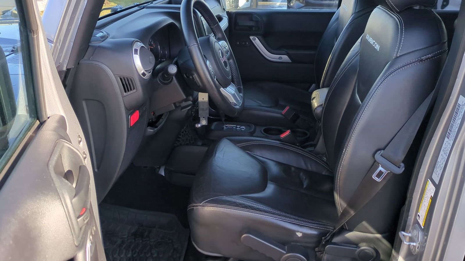 Used 2016 Jeep Wrangler Unlimited Rubicon image 18