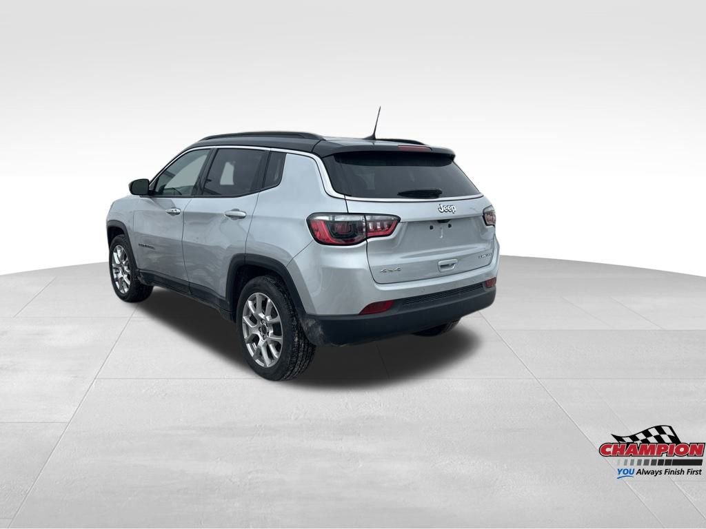 Used 2025 Jeep Compass Limited image 3