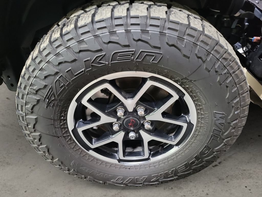 Used 2025 Jeep Gladiator Rubicon AWD/4WD image 8