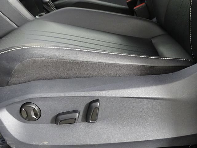 Used 2024 Volkswagen Tiguan SE AWD/4WD image 18