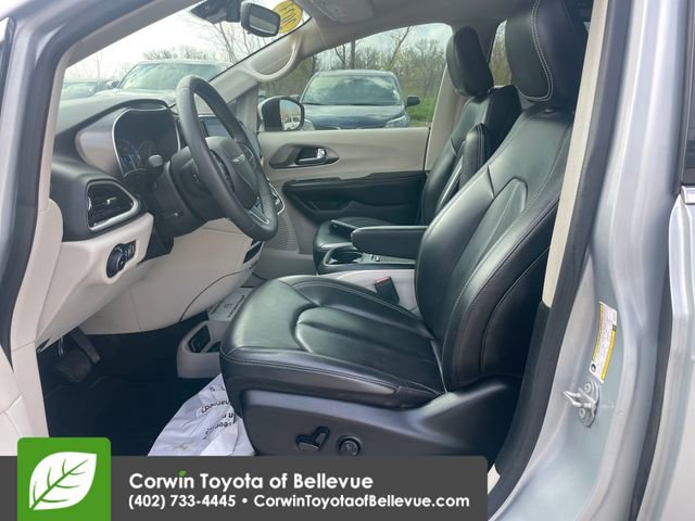 Used 2023 Chrysler Pacifica Touring-L image 17