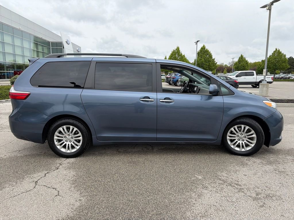 Used 2015 Toyota Sienna XLE w/ XLE Navigation Package FWD image 8