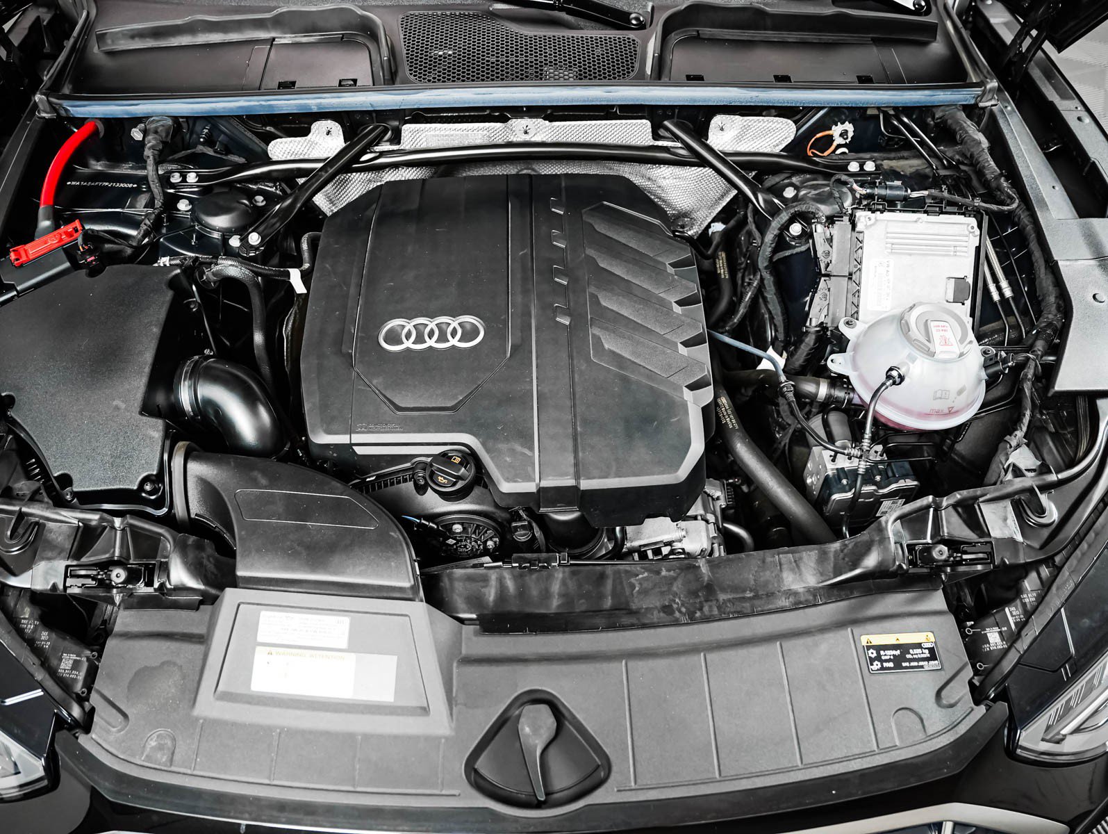 Certified 2023 Audi Q5 2.0T Premium w/ Convenience Package AWD/4WD image 3