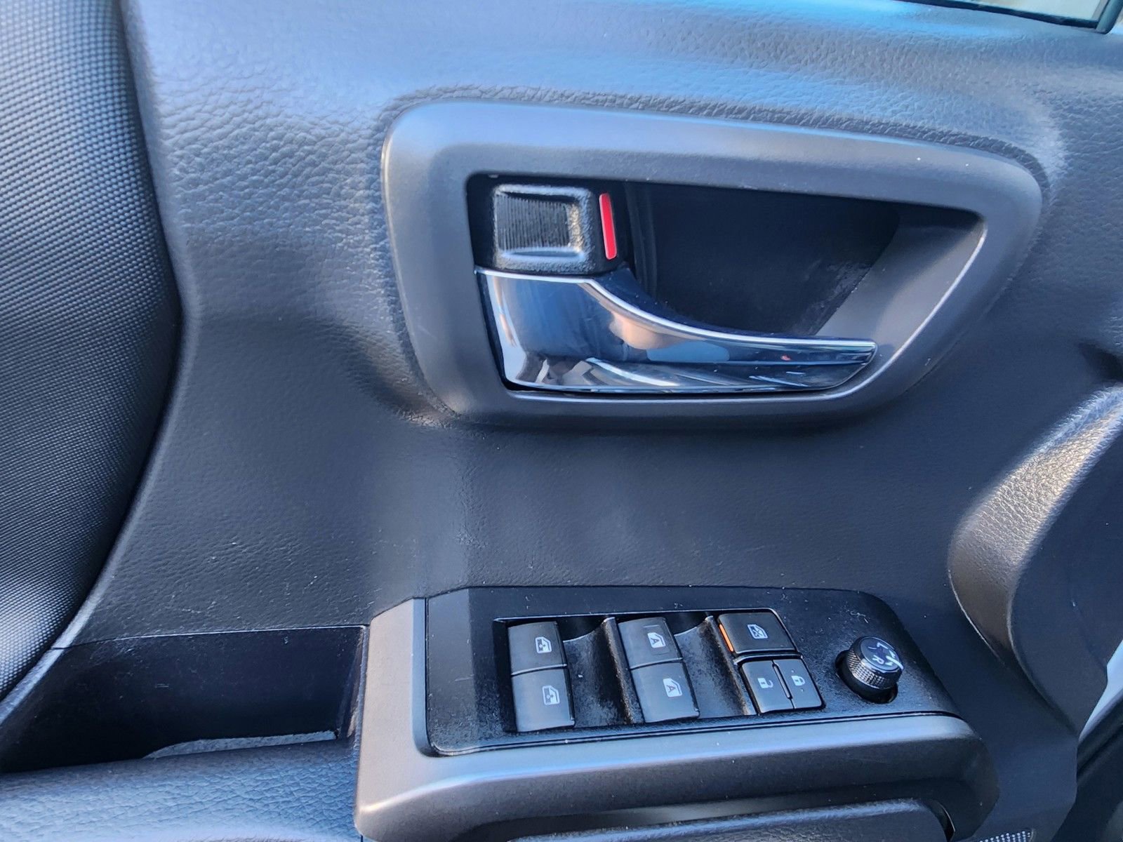 Used 2023 Toyota Tacoma TRD Sport w/ Black Out Package (TMS) image 34