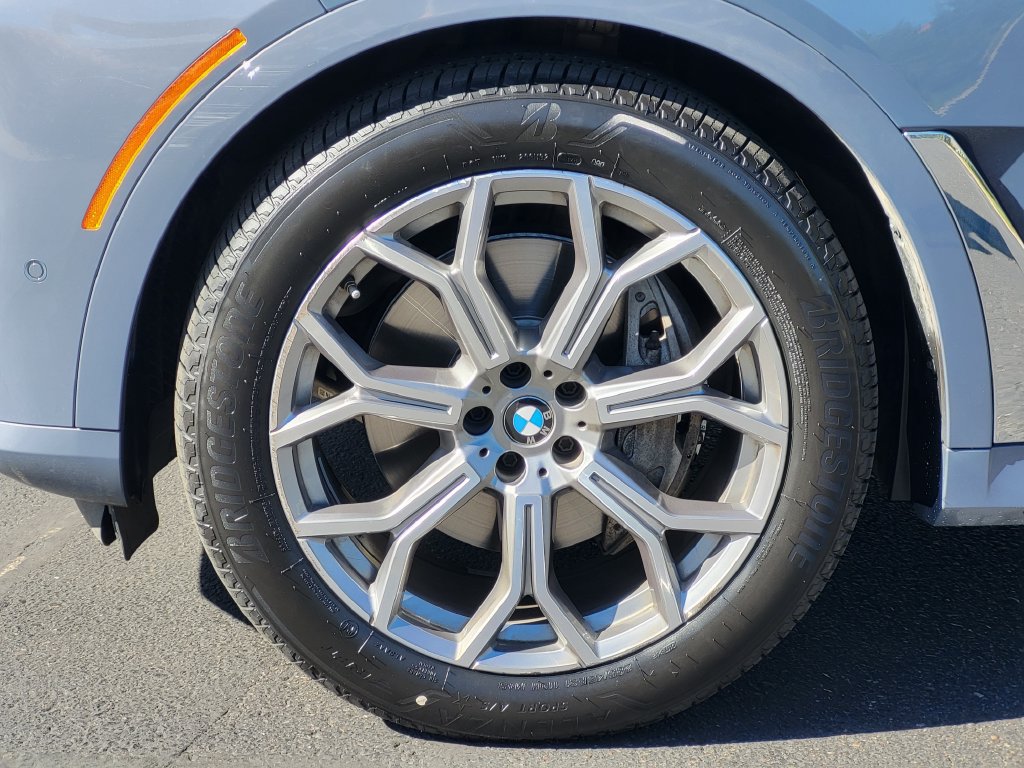 Used 2024 BMW X7 xDrive40i w/ Premium Package AWD/4WD image 5