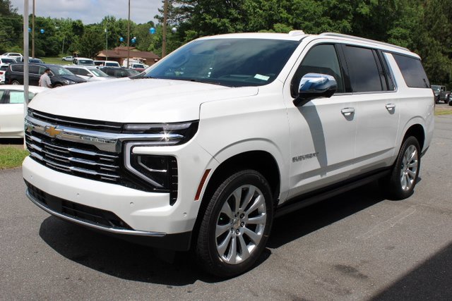 New 2025 Chevrolet Suburban Premier image 3