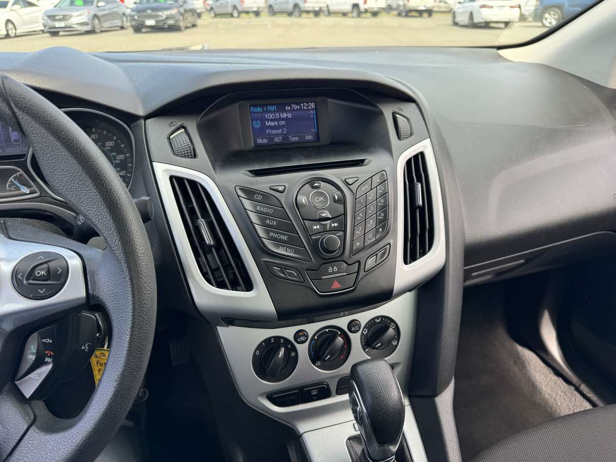 Used 2013 Ford Focus SE FWD image 26