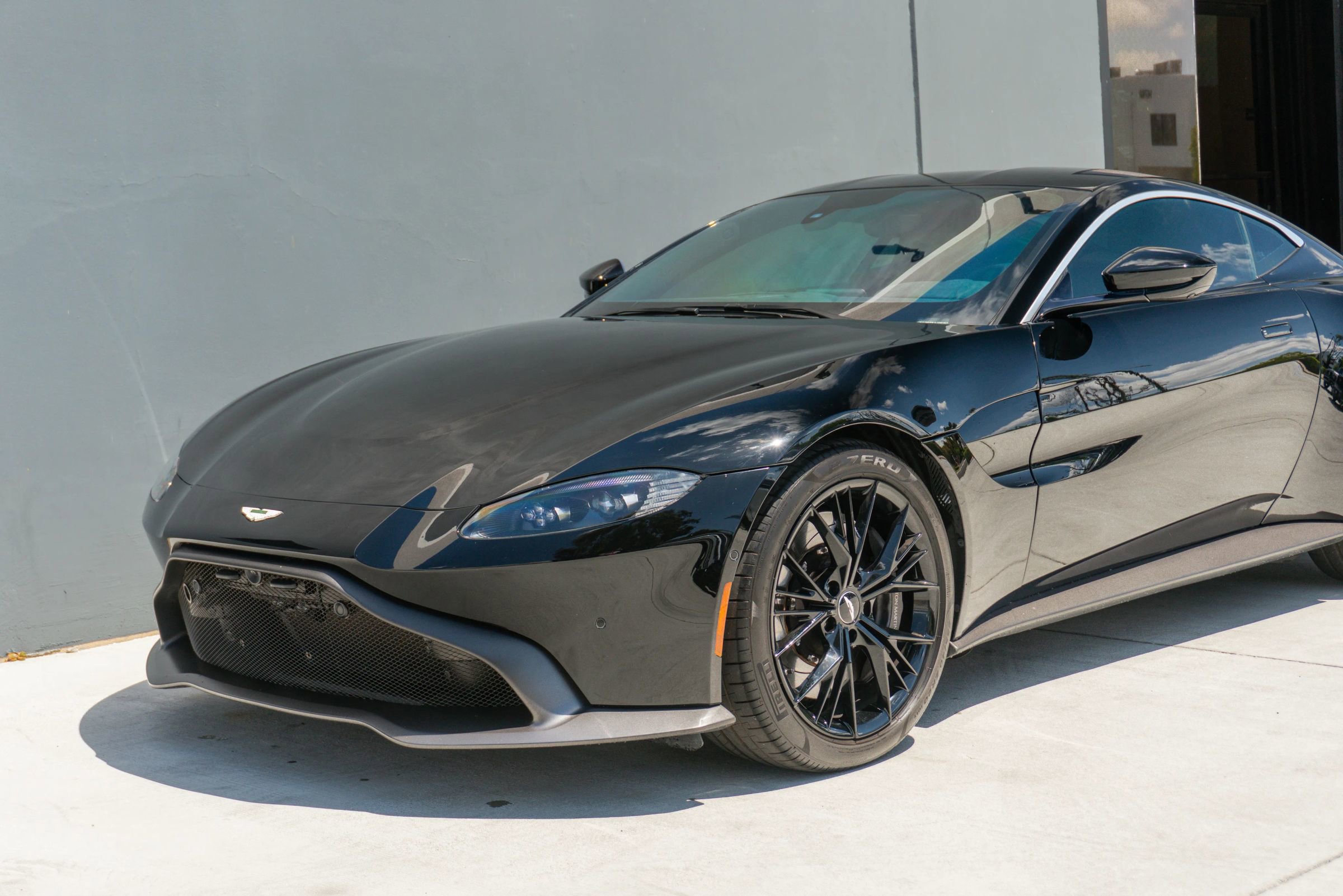Used 2020 Aston Martin V8 Vantage Coupe image 18