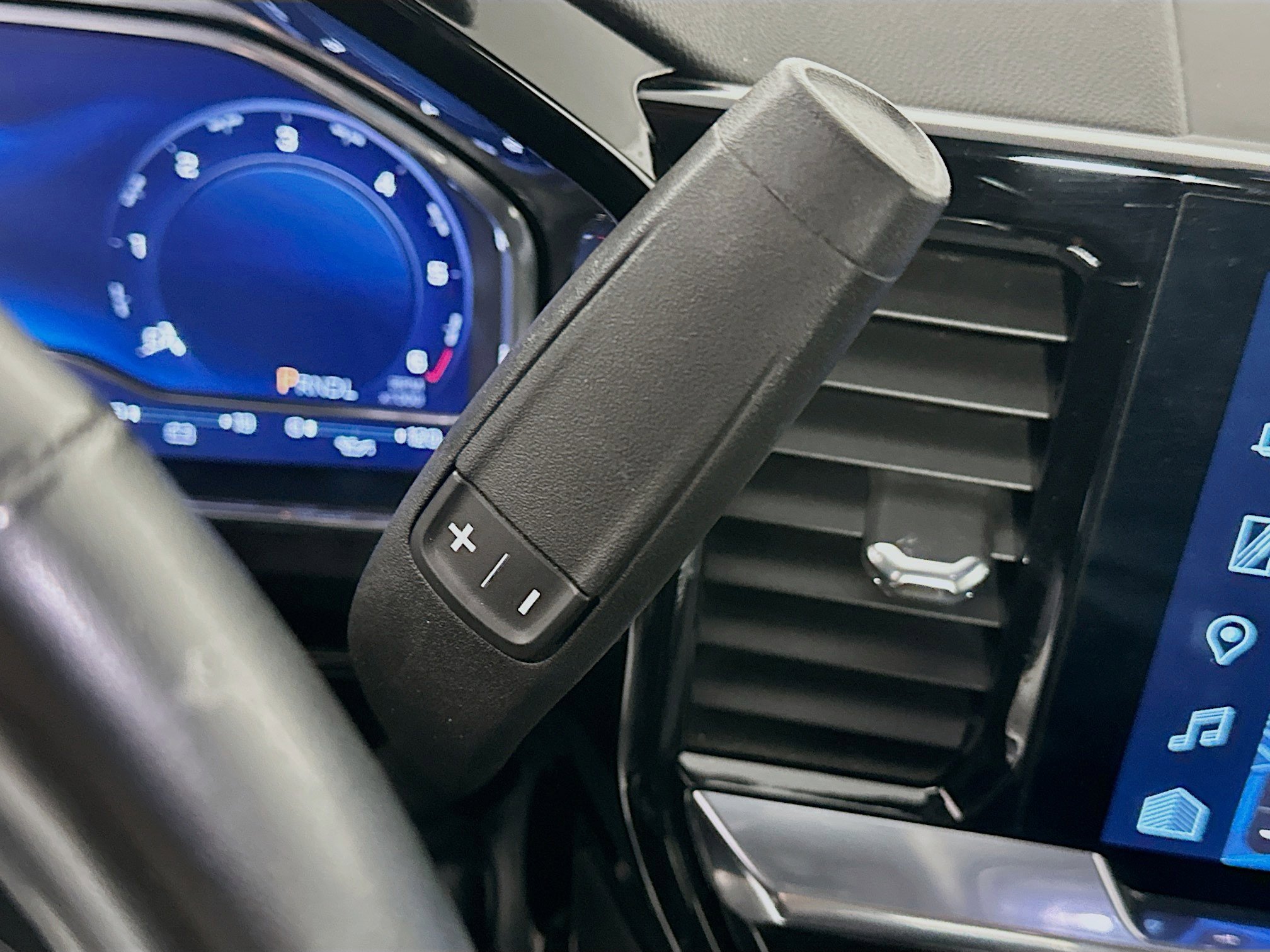 Used 2024 Chevrolet Silverado 1500 LT image 24