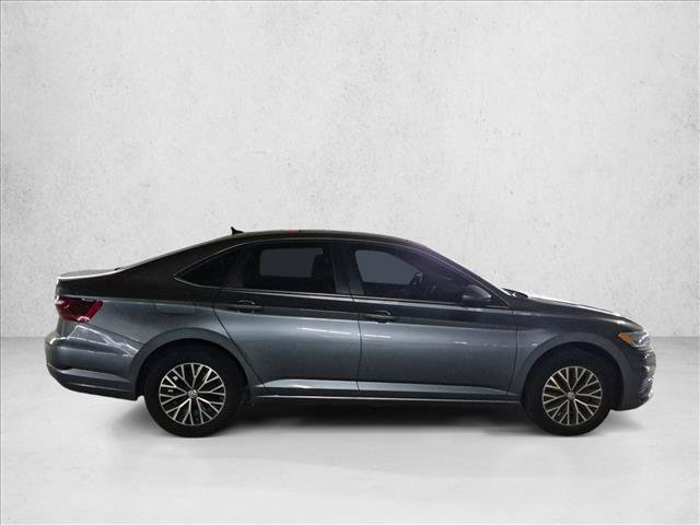 Used 2020 Volkswagen Jetta SE w/ SE Cold Weather Package FWD image 4