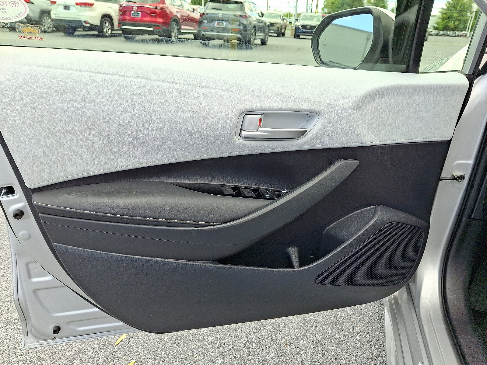Used 2020 Toyota Corolla SE w/ SE Preferred Package FWD image 14