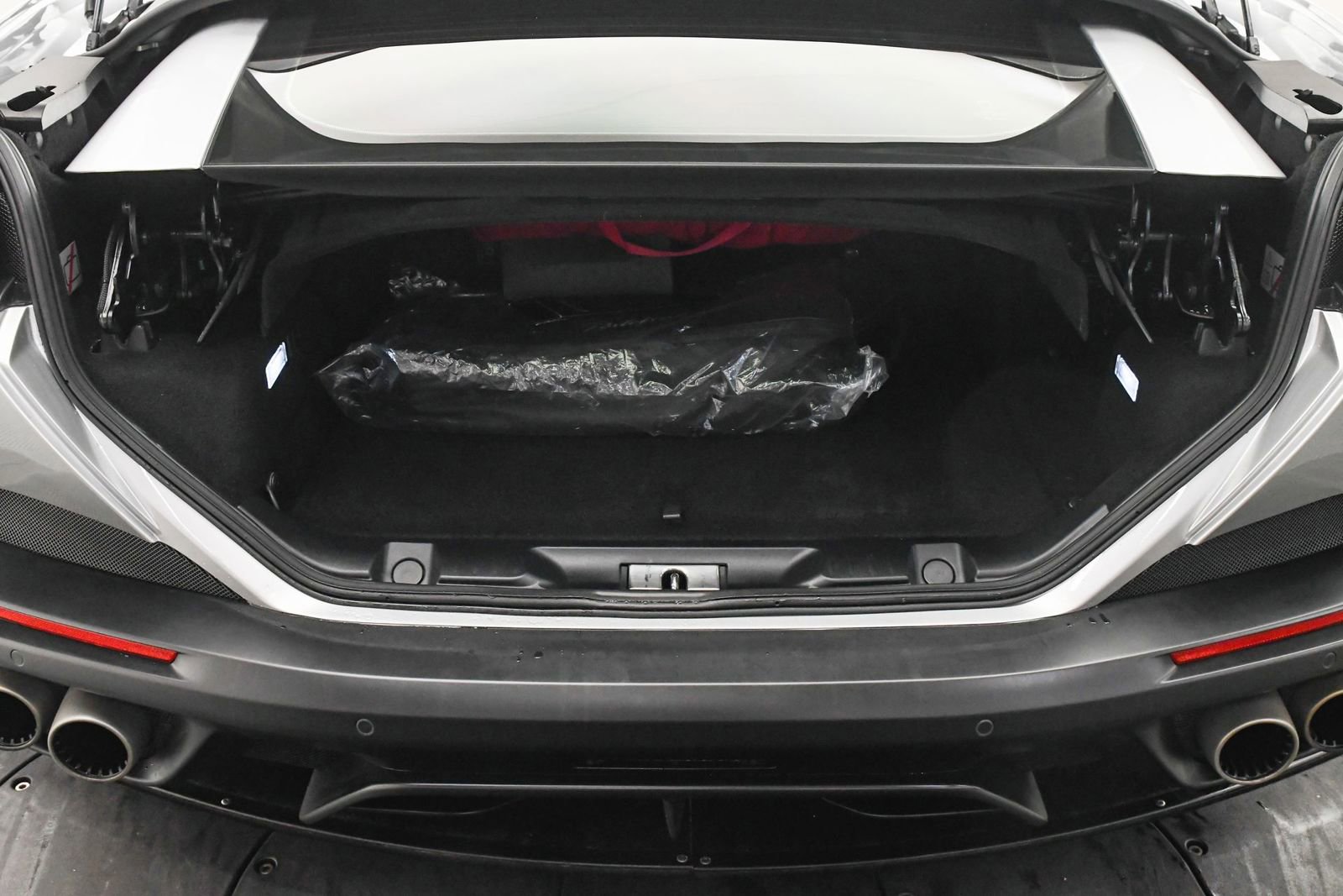 Used 2019 Ferrari Portofino image 8