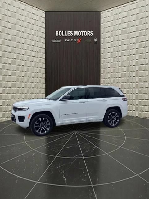 Certified 2023 Jeep Grand Cherokee Overland w/ Luxury Tech Group IV AWD/4WD image 10