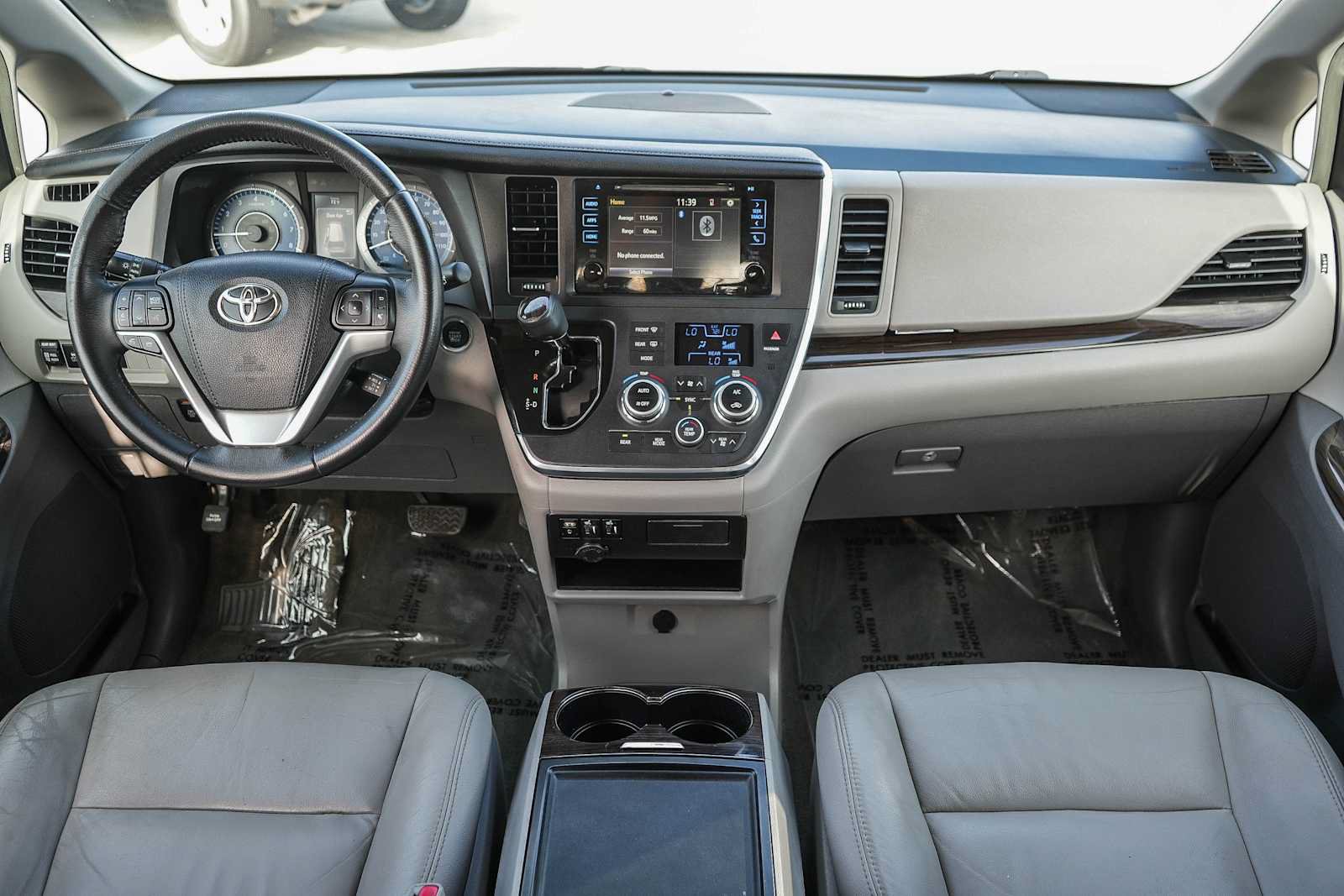 Used 2017 Toyota Sienna XLE w/ XLE Navigation Package FWD image 12